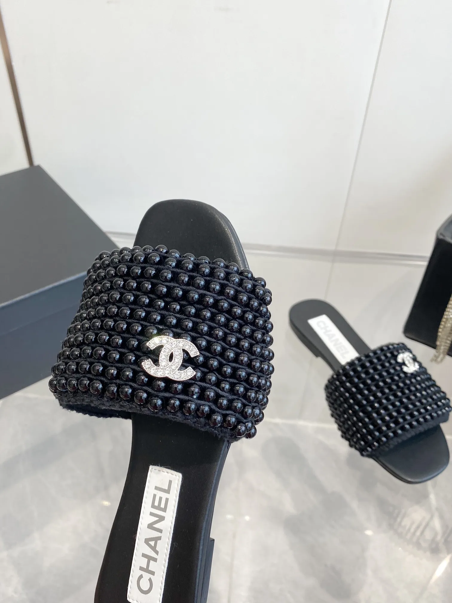 👟👟Ex-factory price 600👟👟 Chanel Xiaoxiang 2️⃣5️⃣ss spring and summer vacation pearl lazy slippers, simple and versatile, super beautiful on the feet, no matter how you look at it, they are super beautiful #仙女SLANDALS #women's sandals #Chanel #小香